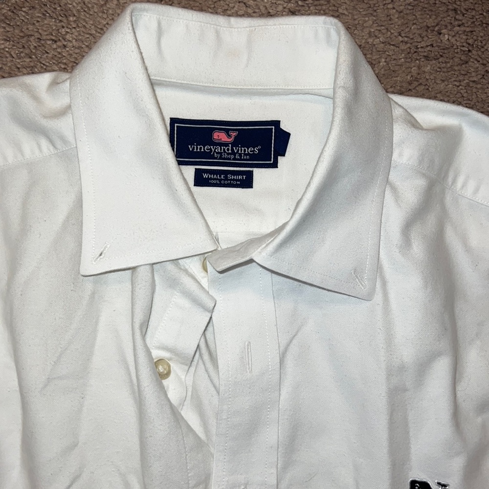Vineyard Vines - white Whale shirt - mens large - used